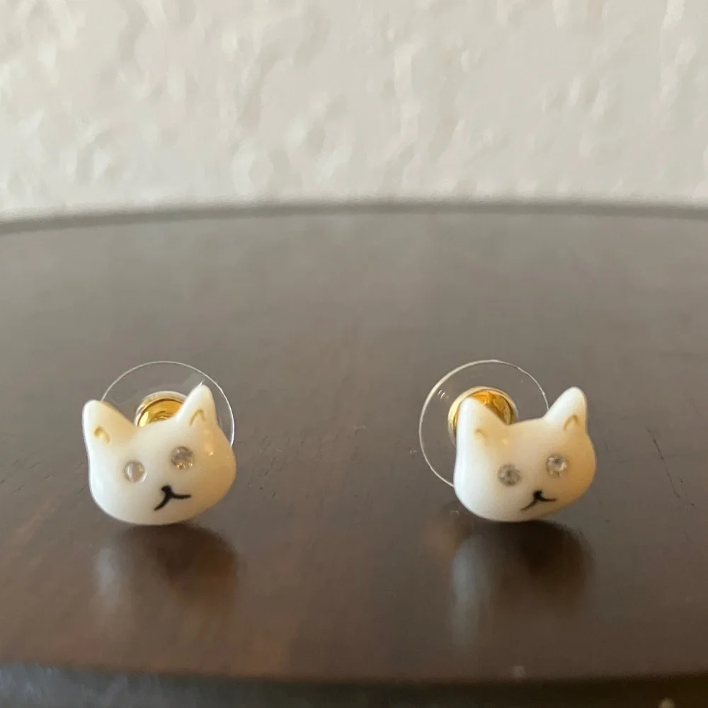 Coach: White Cat Stud Earrings- Gold Tone- Rhinestone Eyes - Picture 14 of 14